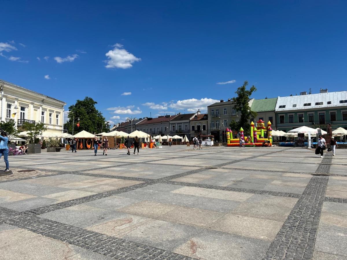 Family & Business Sauna Apartments Paderewskiego Sienkiewicza No2 Centrum Downtown - 2 Bedroom With Private Sauna, Bath With Hydromassage, Parking Kielce Bagian luar foto