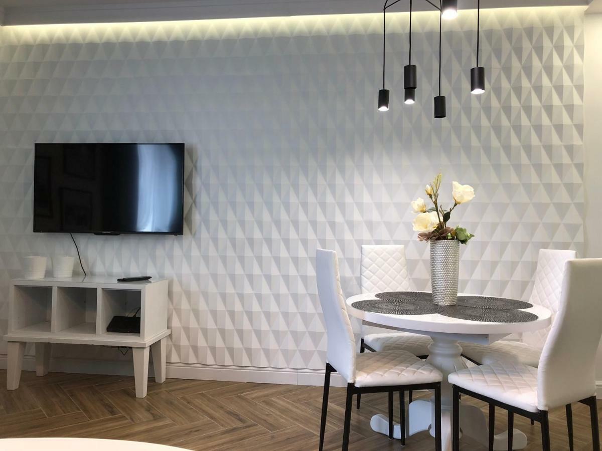 Family & Business Sauna Apartments Paderewskiego Sienkiewicza No2 Centrum Downtown - 2 Bedroom With Private Sauna, Bath With Hydromassage, Parking Kielce Bagian luar foto