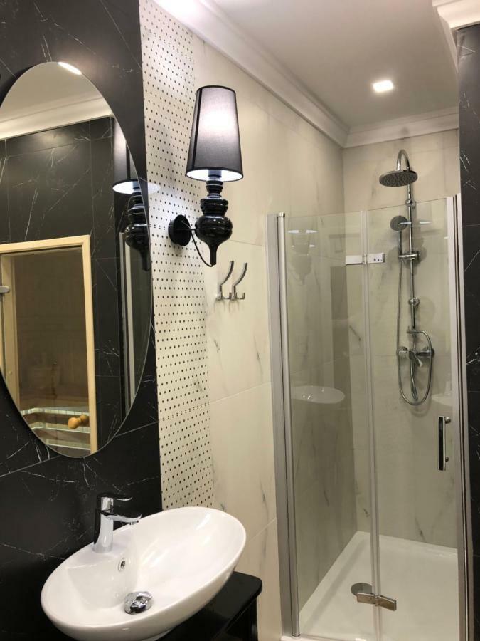 Family & Business Sauna Apartments Paderewskiego Sienkiewicza No2 Centrum Downtown - 2 Bedroom With Private Sauna, Bath With Hydromassage, Parking Kielce Bagian luar foto